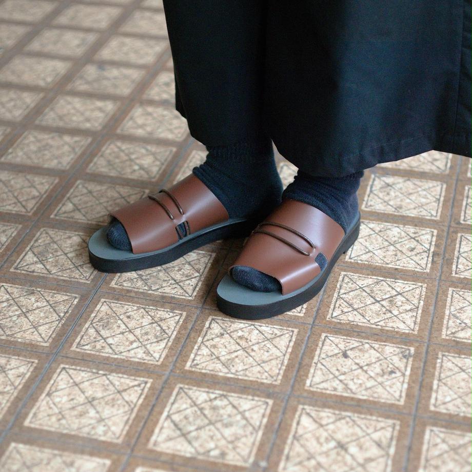 BUILT;IN sandal