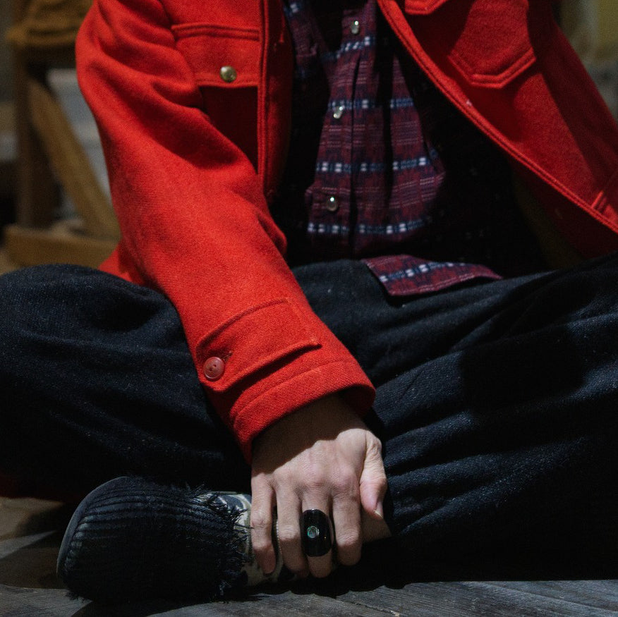 Black horn with black shell ring