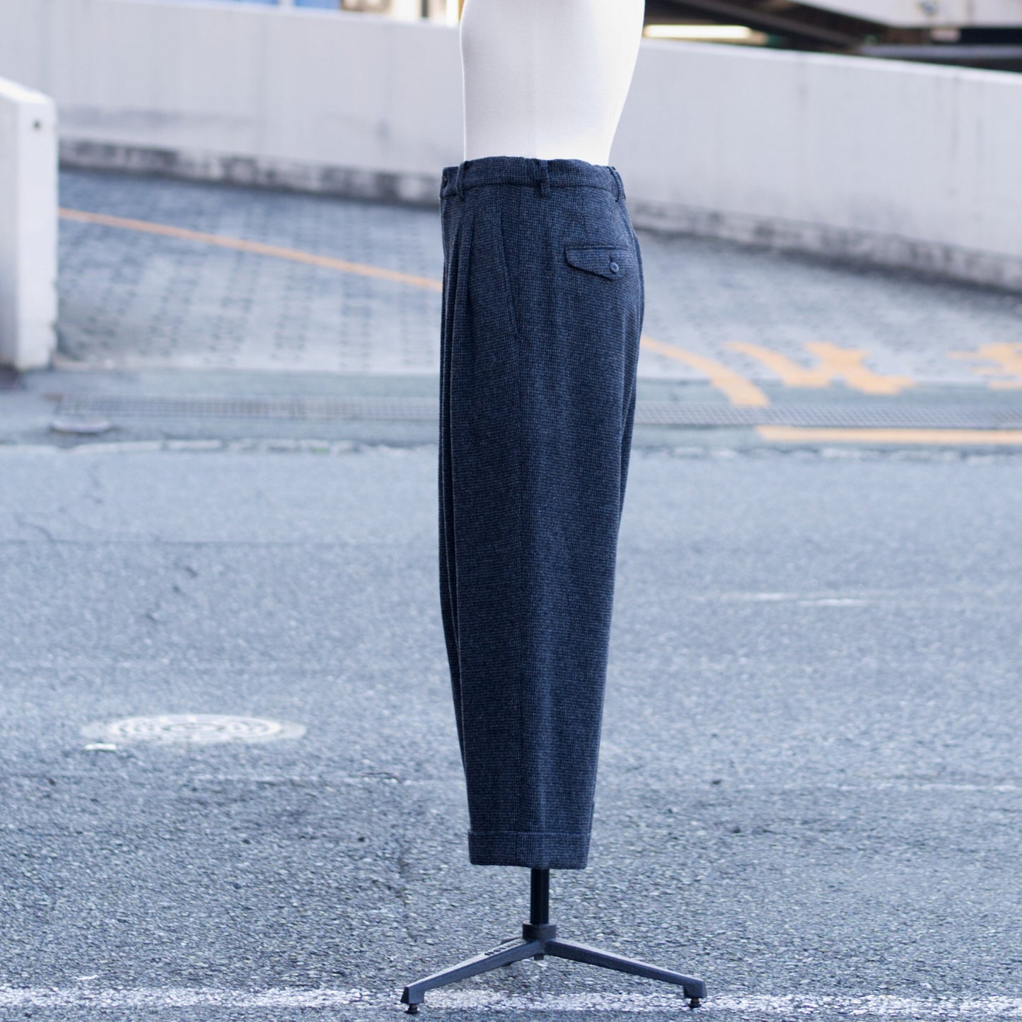 Double Pleated Cropped Trousers