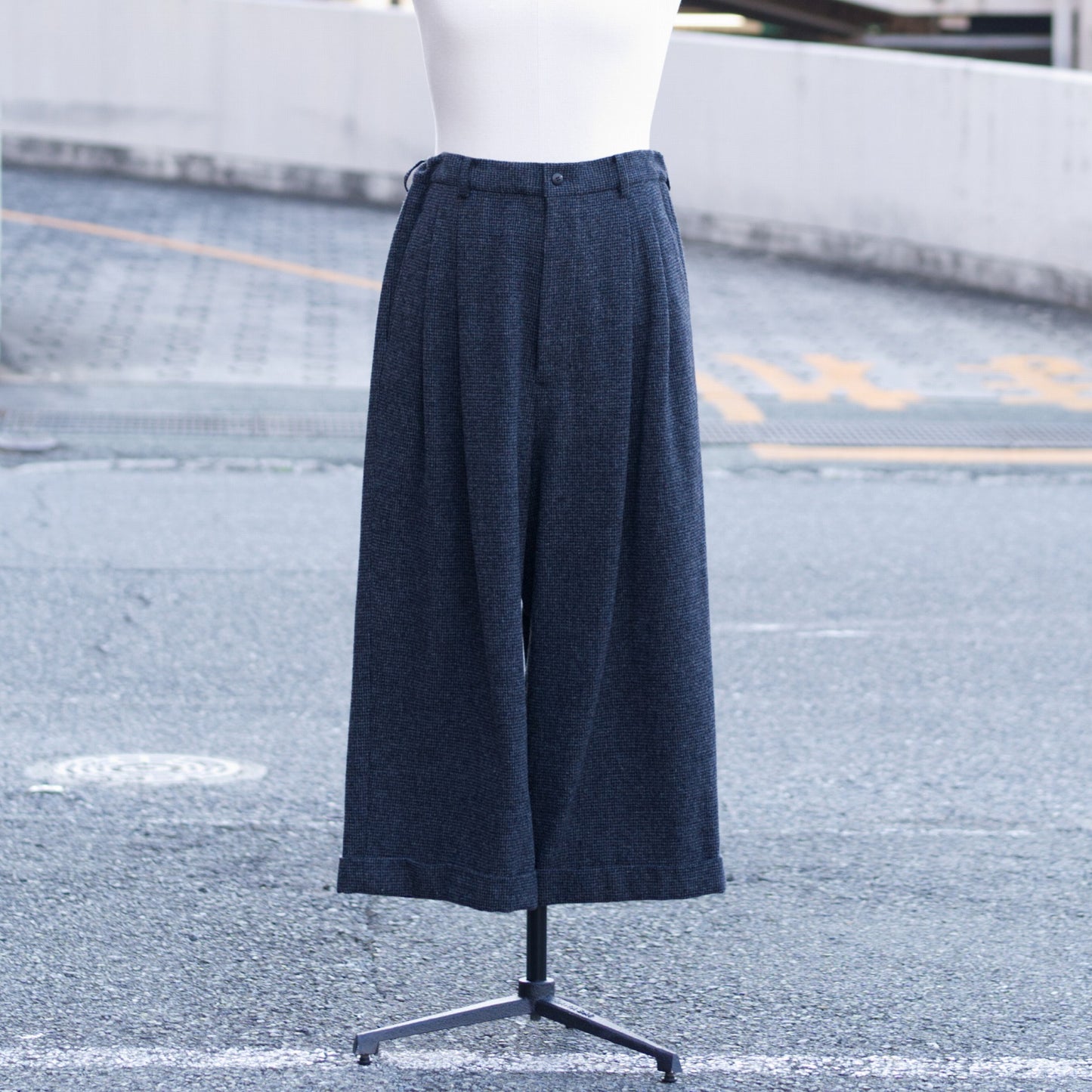 Double Pleated Cropped Trousers