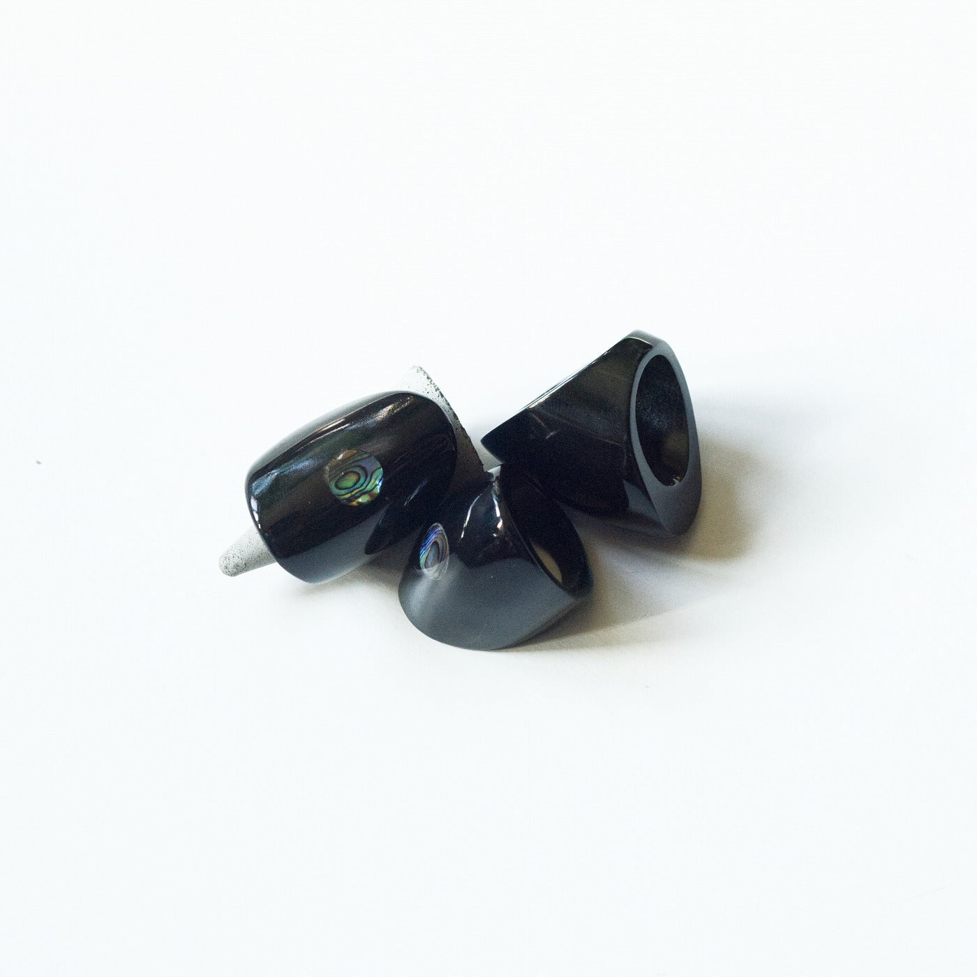 Black horn with black shell ring