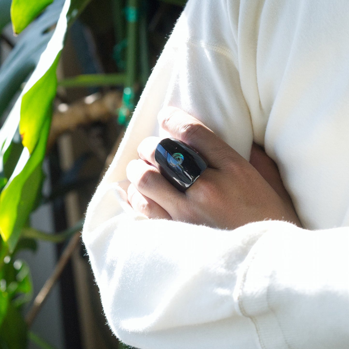 Black horn with black shell ring