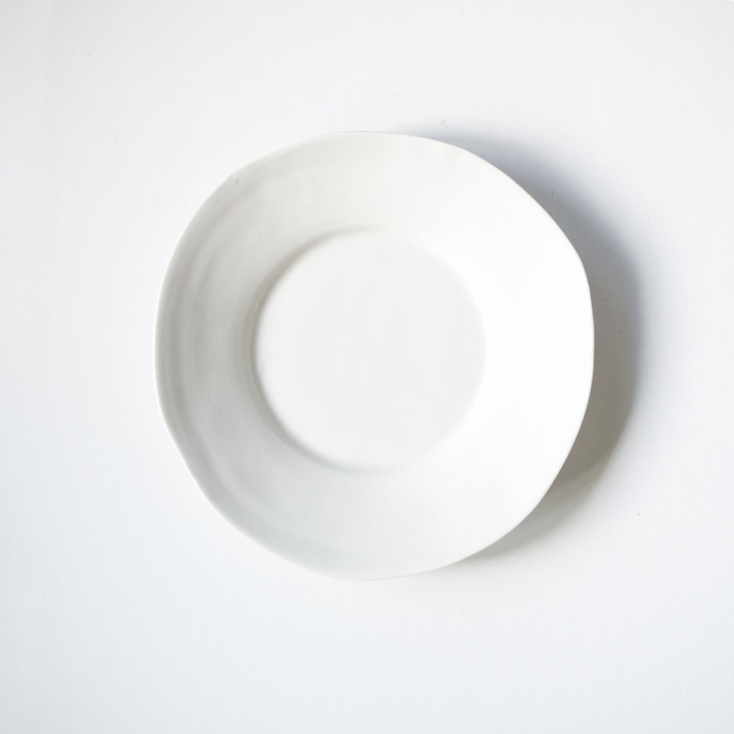 White porcelain matte rim wide 8 inch plate