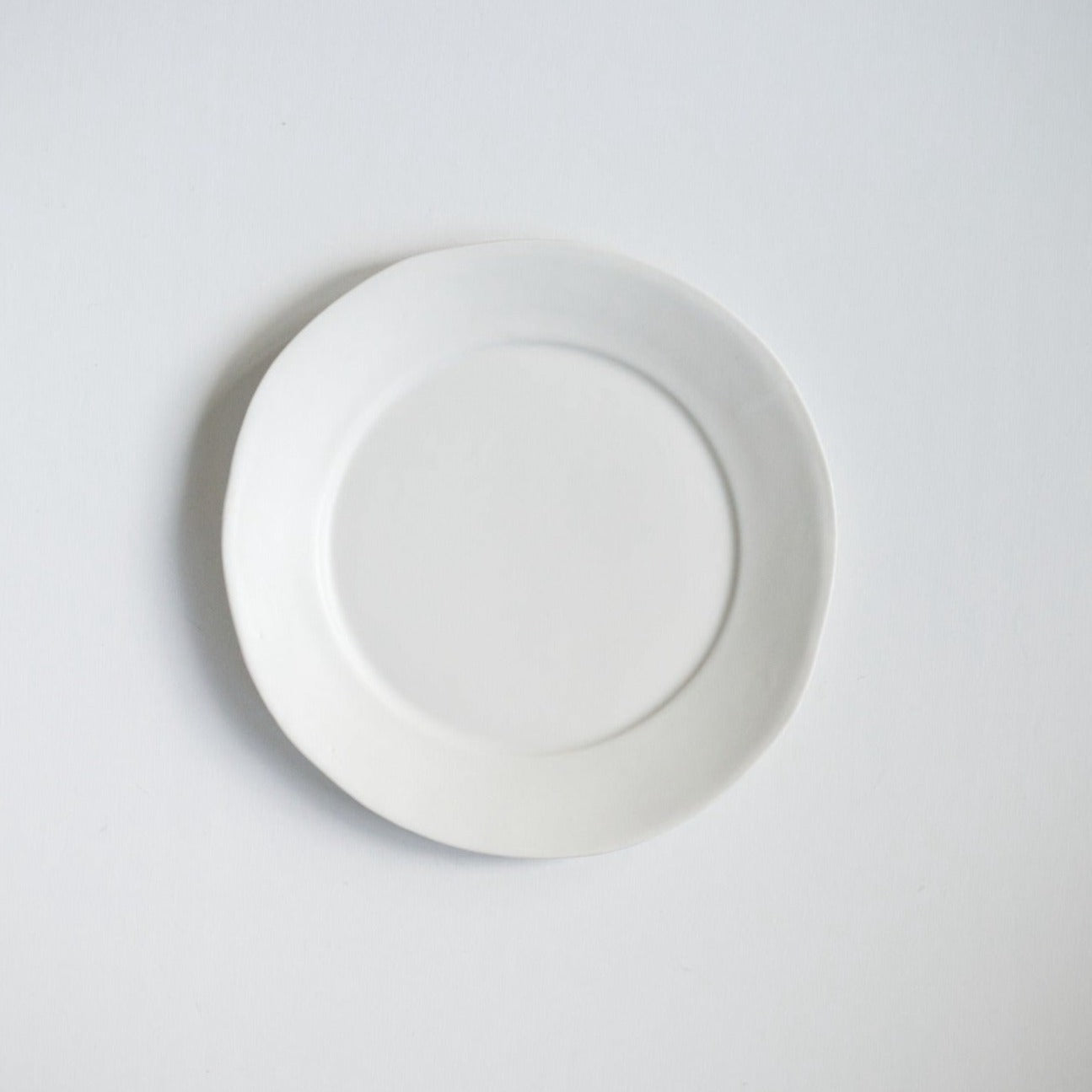 White porcelain mat rim 8 sun plate