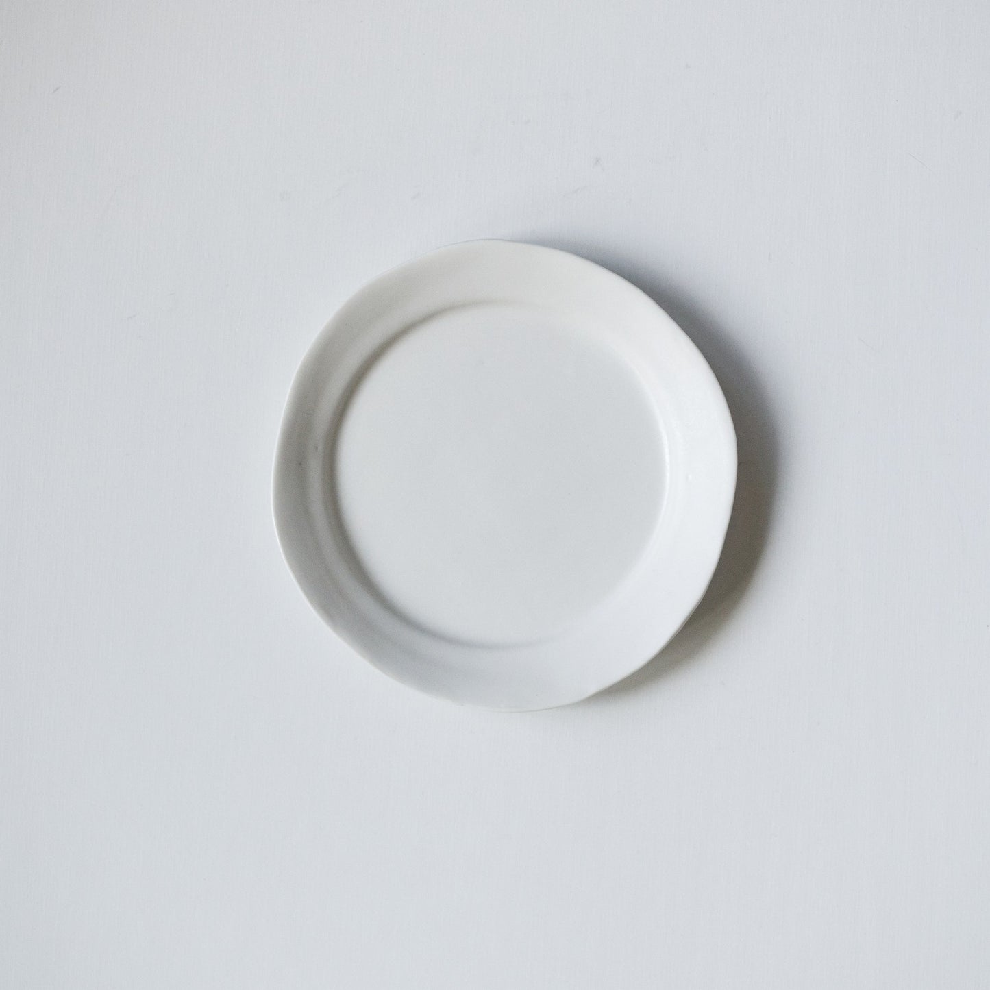 White porcelain matte rim 5.5 sun dish