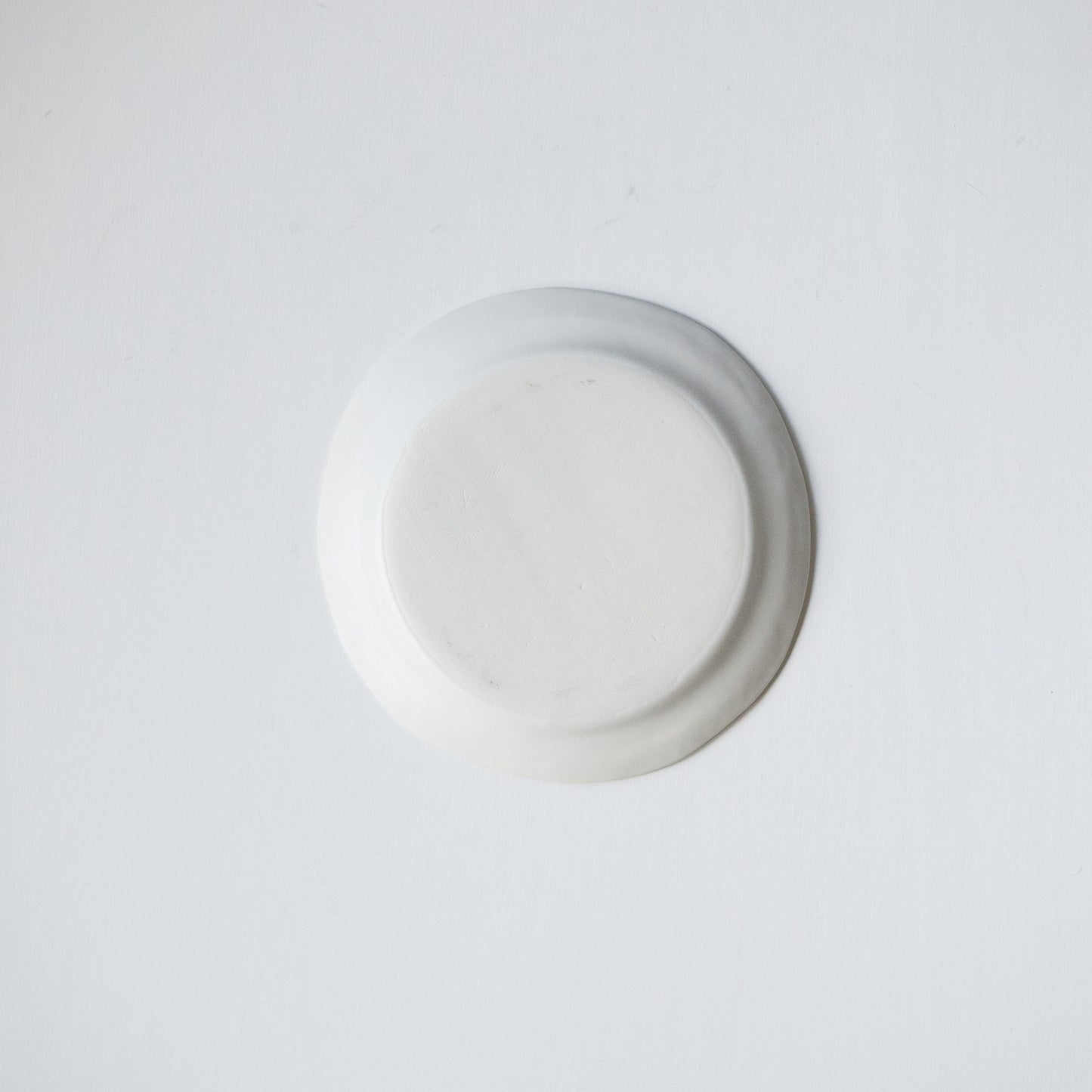 White porcelain matte rim 5.5 sun dish