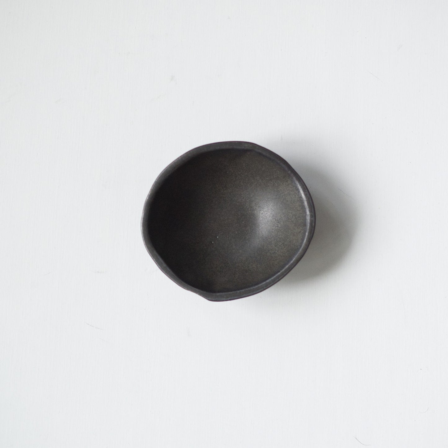 Black glaze tatara bean plate