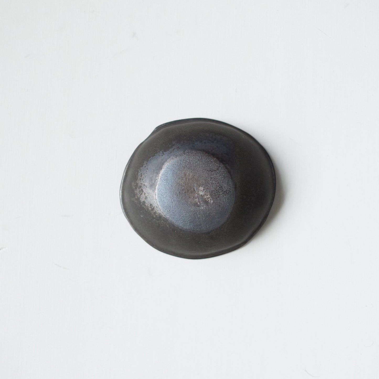 Black glaze tatara bean plate