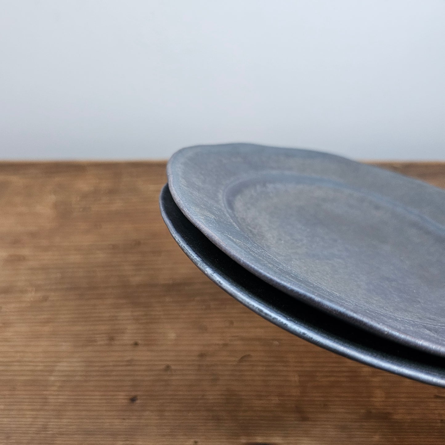 リム深6.5寸皿-黒釉