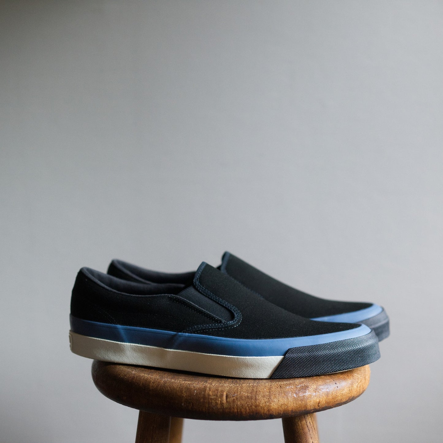 DECK SLIP ON BLACK × BLUE