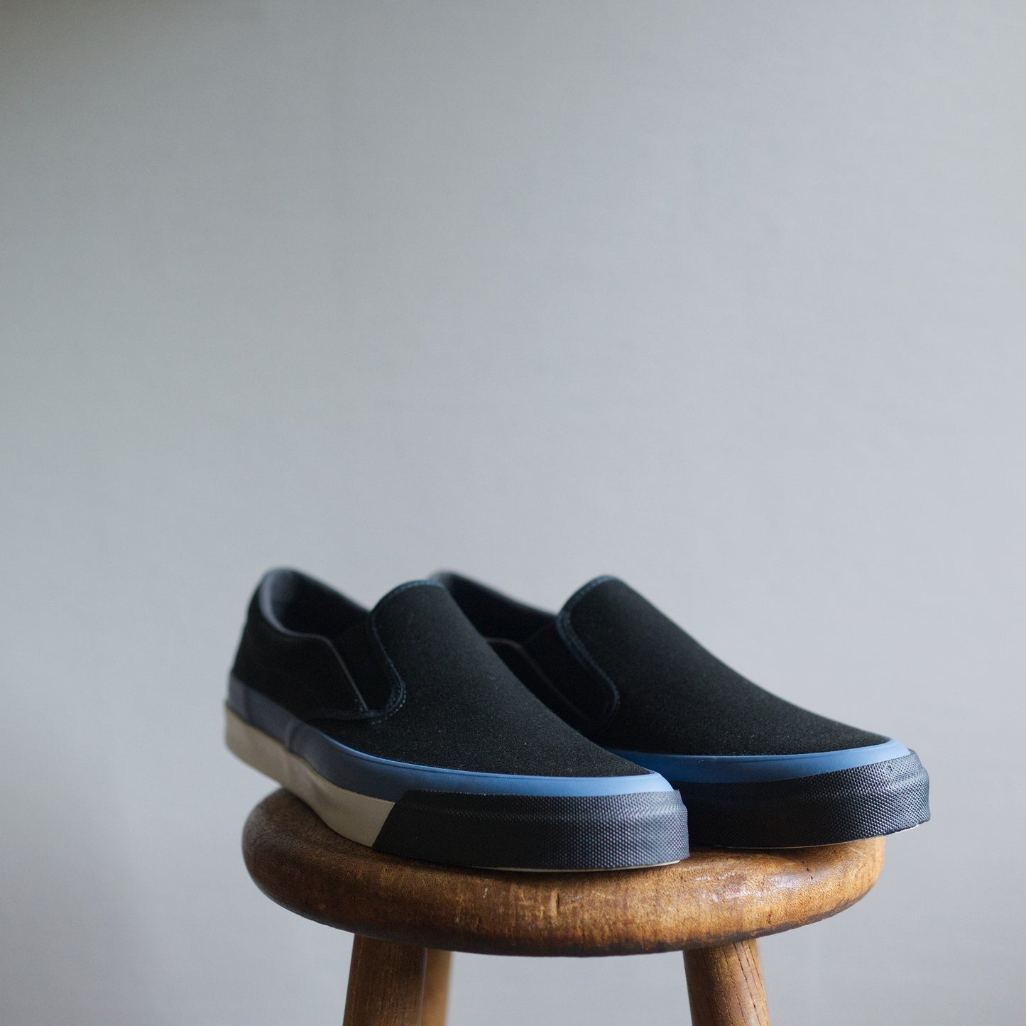 DECK SLIP ON BLACK × BLUE