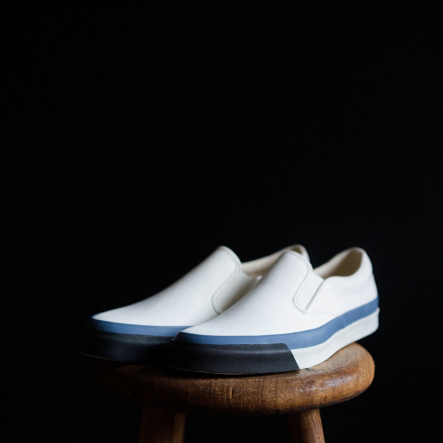 DECK SLIP ON WHITE × BLUE