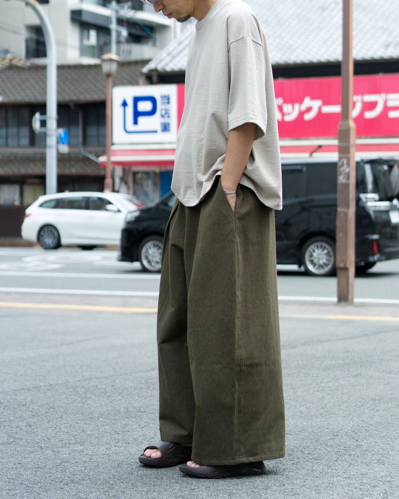 Army Cross One Tuck Flared Pants