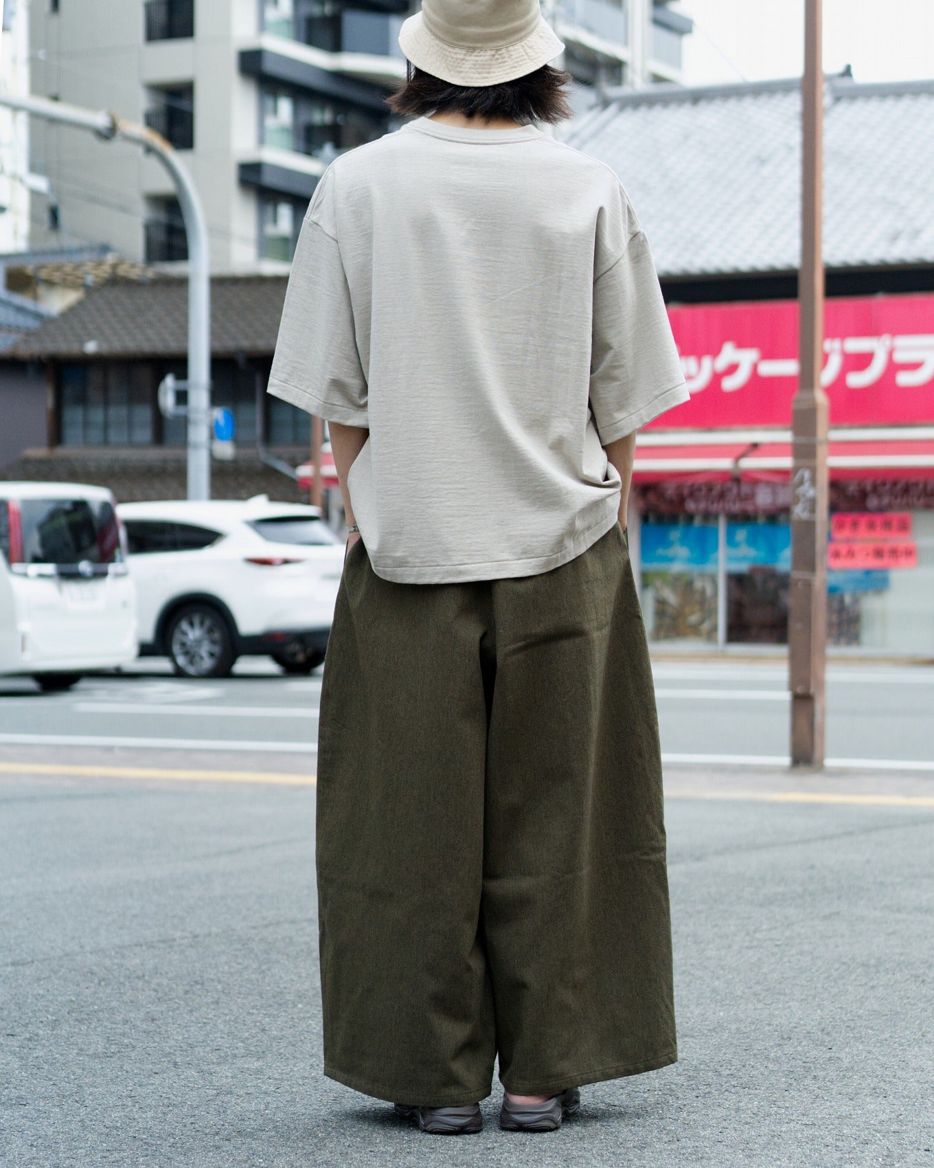 Army Cross One Tuck Flared Pants