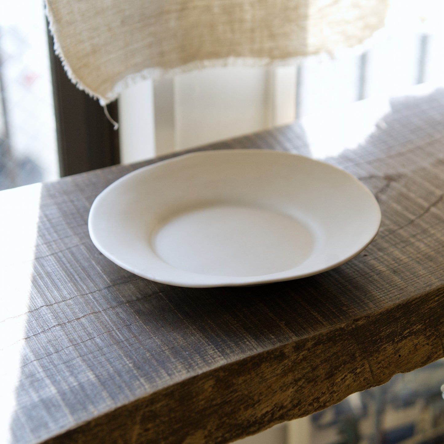 White porcelain matte rim wide 8 inch plate