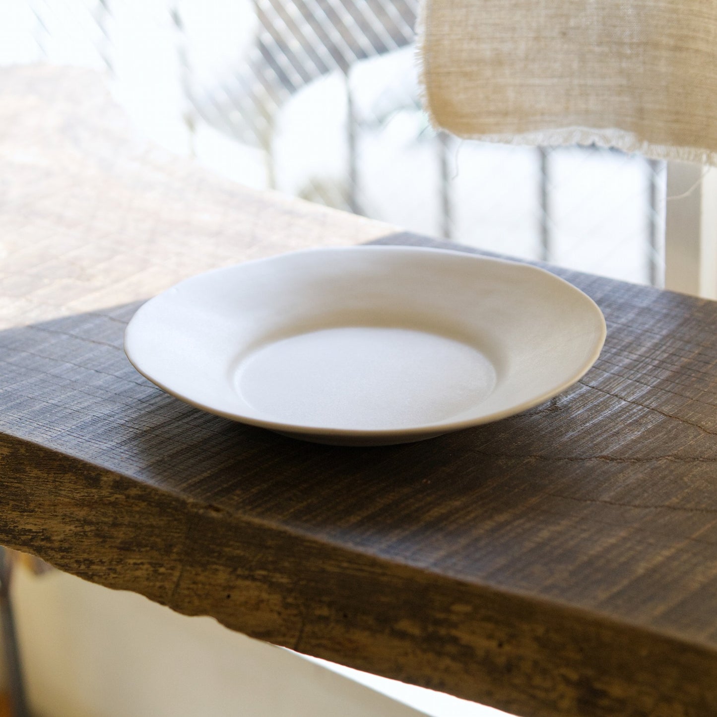 White porcelain matte rim wide 8 inch plate