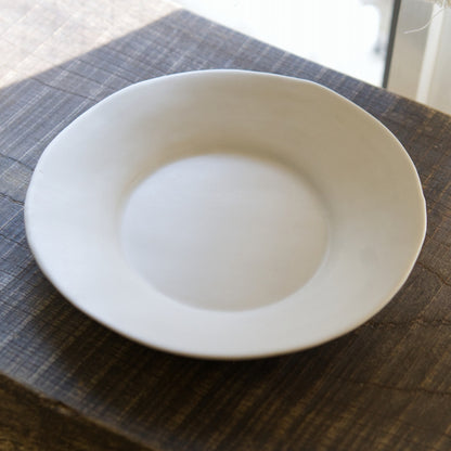 White porcelain matte rim wide 8 inch plate