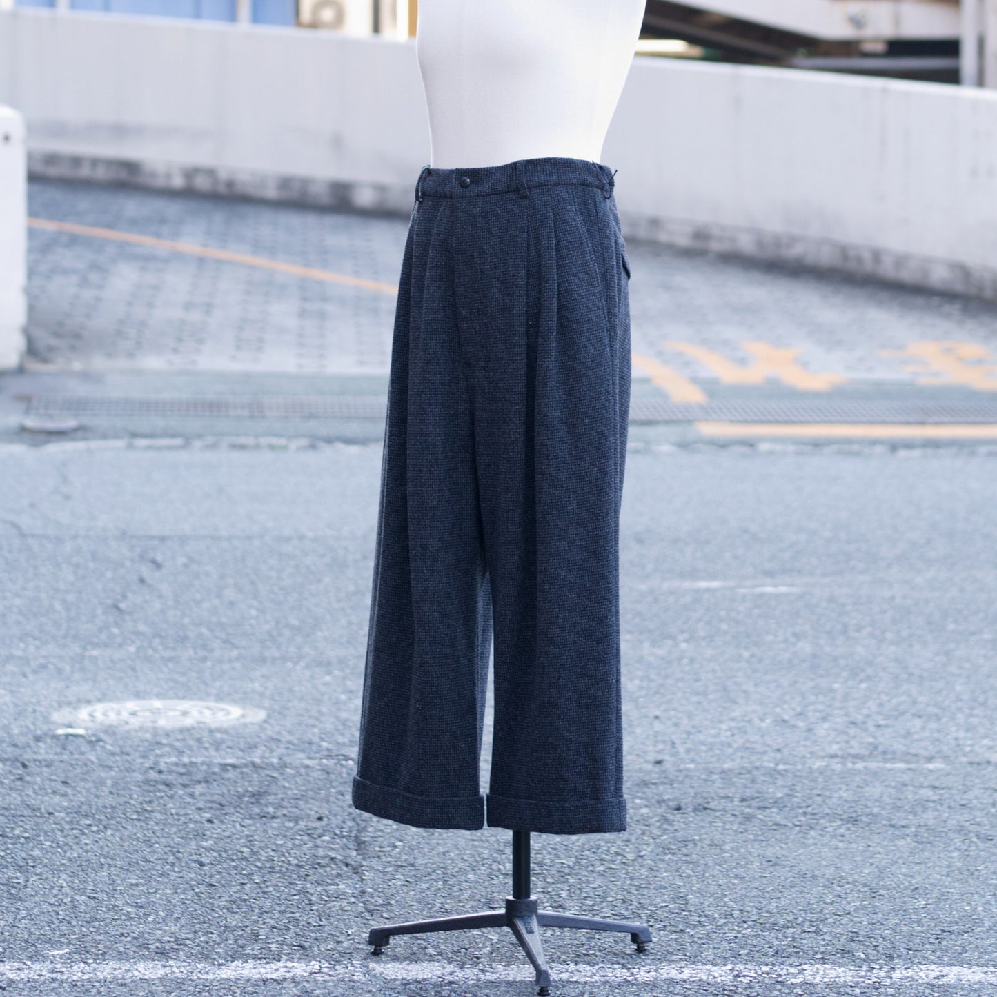 Double Pleated Cropped Trousers