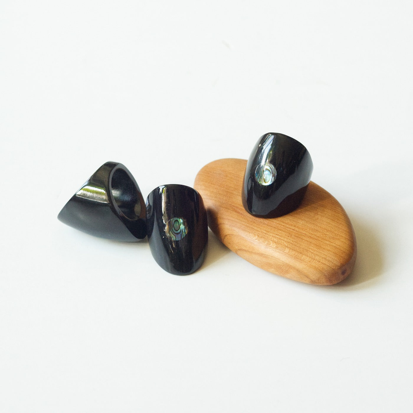 Black horn with black shell ring