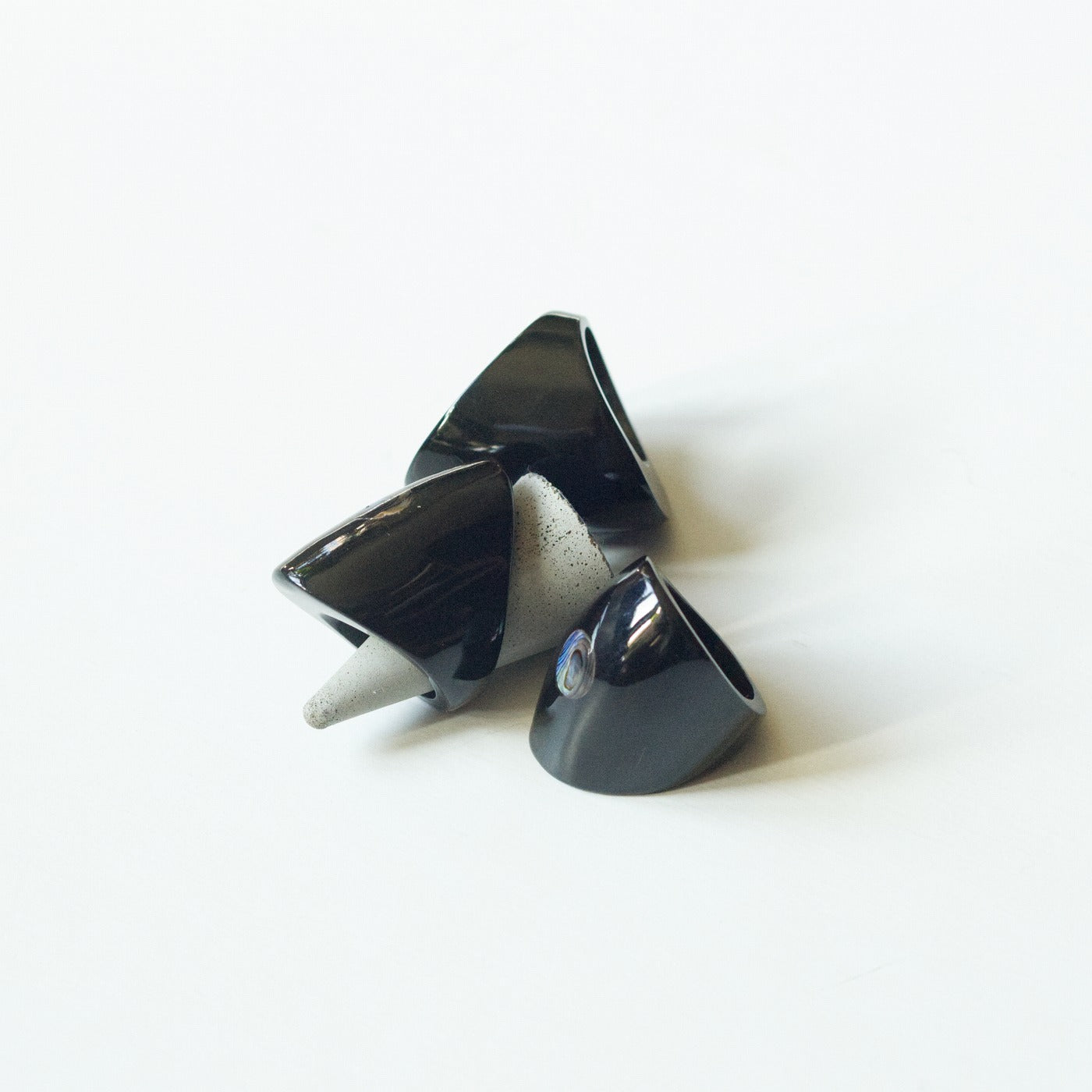 Black horn with black shell ring