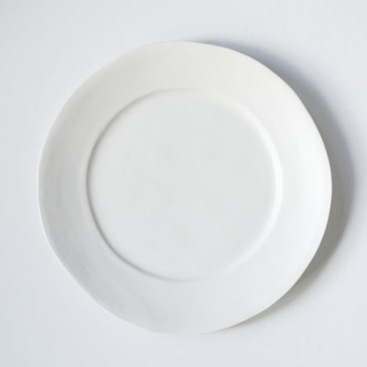 White porcelain mat rim plate