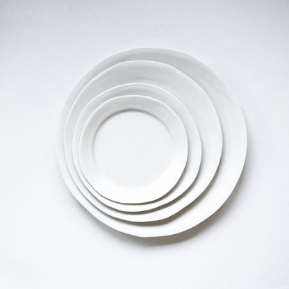 White porcelain mat rim plate