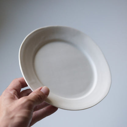 White porcelain matte rim 20cm plate