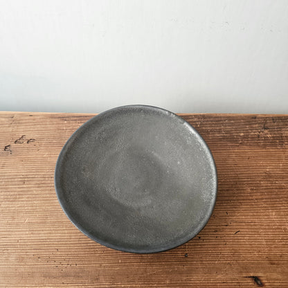 たわみ7寸鉢-黒釉