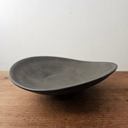 たわみ7寸鉢-黒釉